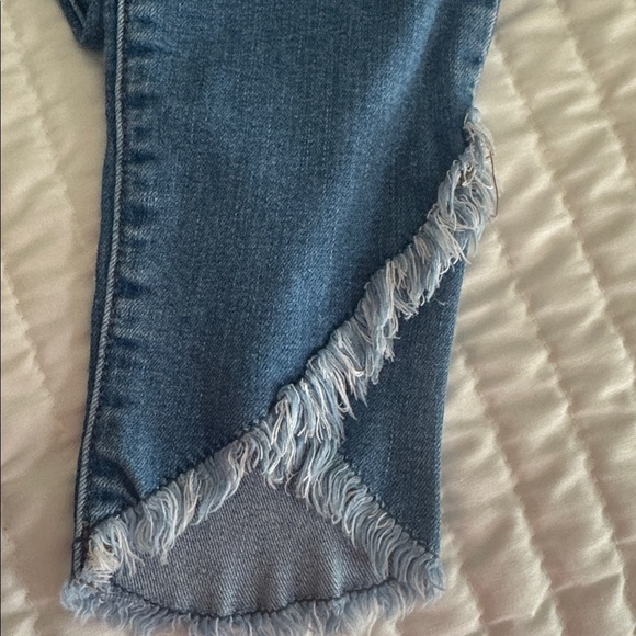 Just Black Cropped Blue Jeans with Frayed Hem - Picture 3 of 6